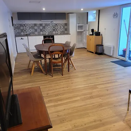 Apartment Peaceful Haven With Garden And Pool